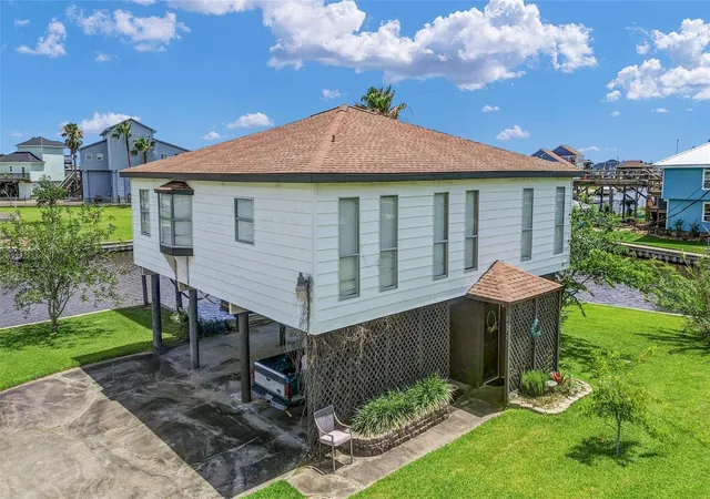 Photo 4 of Single family home for sale at 1571 Blue Water Dr, Freeport, TX 77541 | MLS# 74425427 | Listing updated on 2026-08-23
