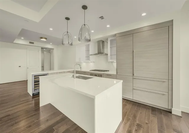 Photo 3 of Condo for sale at 2047 Westcreek Ln #302, Houston, TX 77027 | MLS# 8209190 | Listing updated on 2026-09-14