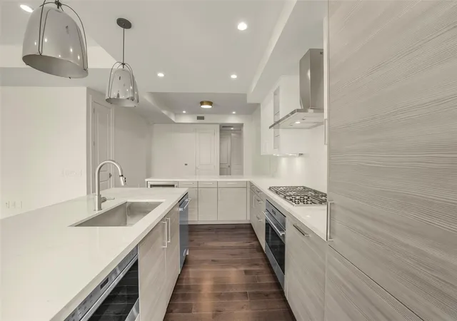 Photo 3 of Condo for sale at 2047 Westcreek Ln #302, Houston, TX 77027 | MLS# 8209190 | Listing updated on 2026-09-14