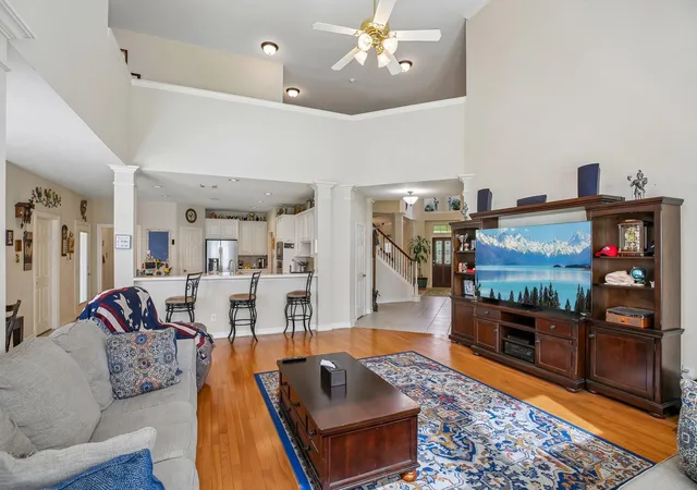 Photo 4 of Single family home for sale at 2908 Park Bnd Dr, Friendswood, TX 77546 | MLS# 66385946 | Listing updated on 2026-09-17