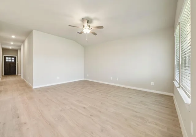 3rd image of 8206 Blackwell Cove Dr, Baytown, TX 77523 | MLS# 57884765