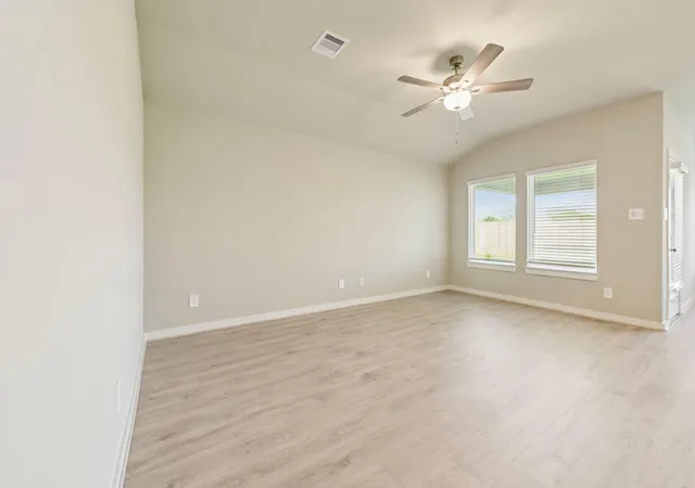 4th image of 8206 Blackwell Cove Dr, Baytown, TX 77523 | MLS# 57884765