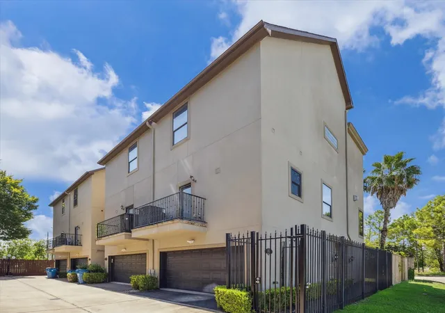 2nd image of 2803 Chartres St, Houston, TX 77004 | MLS# 10744319