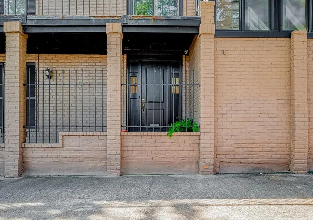 image of 7502 Olympia Dr, Houston, TX 77063 | MLS# 38876865