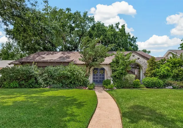 Photo 1 of Single family home for sale at 2623 Pomeran Dr, Houston, TX 77080 | MLS# 67563797 | Listing updated on 2026-09-20