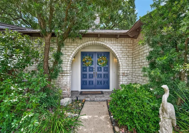 Photo 3 of Single family home for sale at 2623 Pomeran Dr, Houston, TX 77080 | MLS# 67563797 | Listing updated on 2026-09-20