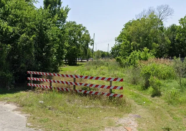 Photo 3 of Land for sale at 8203 Scott St St, Houston, TX 77051 | MLS# 24323570 | Listing updated on 2026-09-14