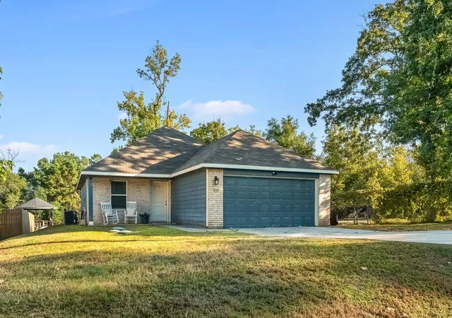 Photo 1 of Single family home for sale at 3031 Apache St, Willis, TX 77378 | MLS# 33921066 | Listing updated on 2026-08-12