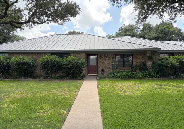 Homes for sale in Schulenburg, TX | 108 Meadow Dr, Schulenburg, TX 78956 | MLS# 93610736