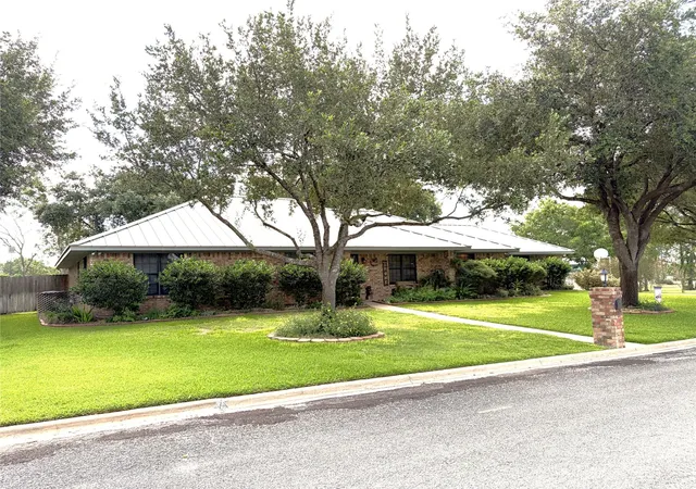 3rd image of 108 Meadow Dr, Schulenburg, TX 78956 | MLS# 93610736