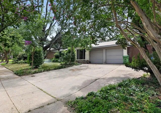 Homes for sale in Grapevine, TX | 915 Oak Cliff Dr, Grapevine, TX 76051 | MLS# 87155287