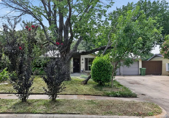 Homes for sale in Grapevine, TX | 915 Oak Cliff Dr, Grapevine, TX 76051 | MLS# 87155287