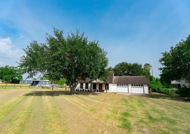 2nd image of 3015 Indian Acres St, Alvin, TX 77511 | MLS# 16250834