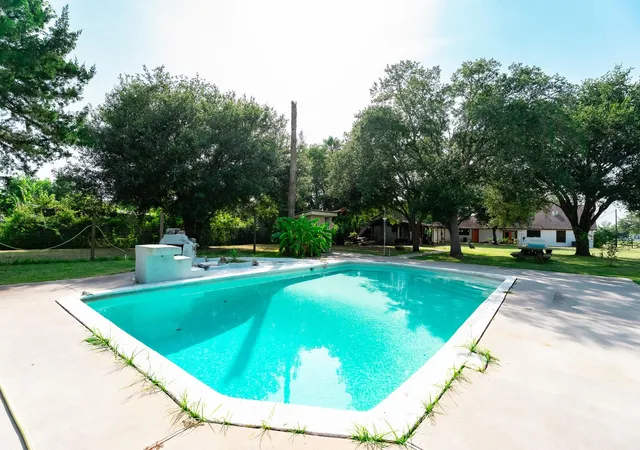 35th image of 3015 Indian Acres St, Alvin, TX 77511 | MLS# 16250834