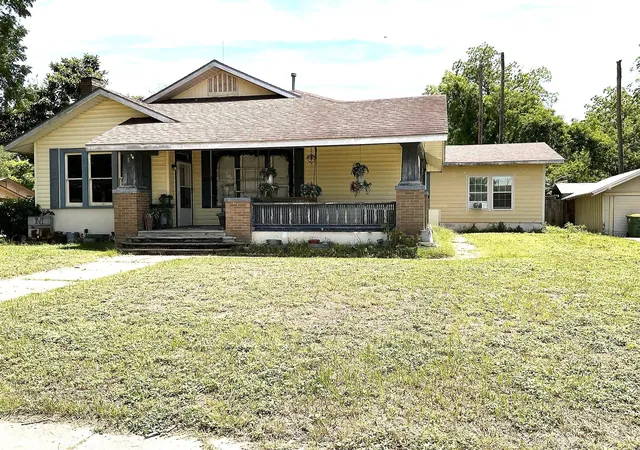 Homes for sale in Gonzales, TX | 1026 Saint Paul St, Gonzales, TX 78629 | MLS# 27711769