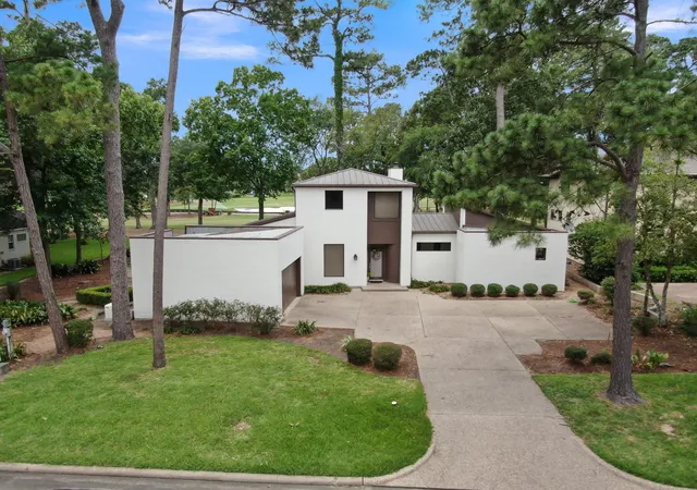 Photo 1 of Single family home for sale at 102 Wedgewood Dr W, Montgomery, TX 77356 | MLS# 7691977 | Listing updated on 2026-06-24