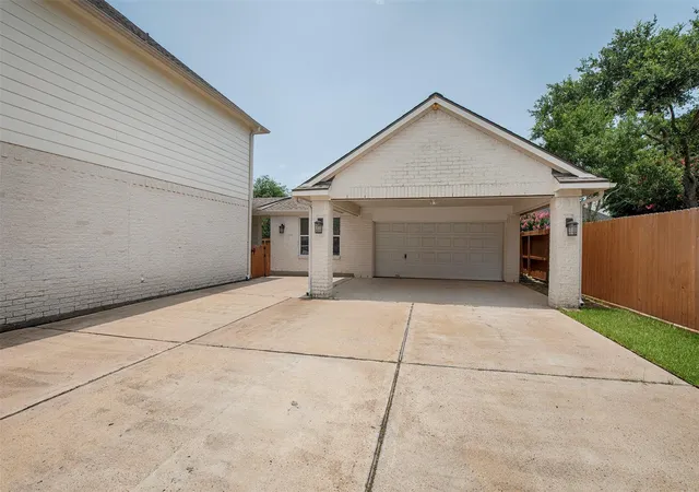 Photo 4 of Single family home for sale at 3612 Fir Holw Way, Pearland, TX 77581 | MLS# 74322733 | Listing updated on 2026-08-08