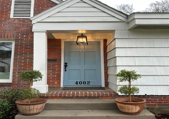 Photo 2 of Single family home for sale at 4002 Milton St, West University Place, TX 77005 | MLS# 5252725 | Listing updated on 2026-08-29