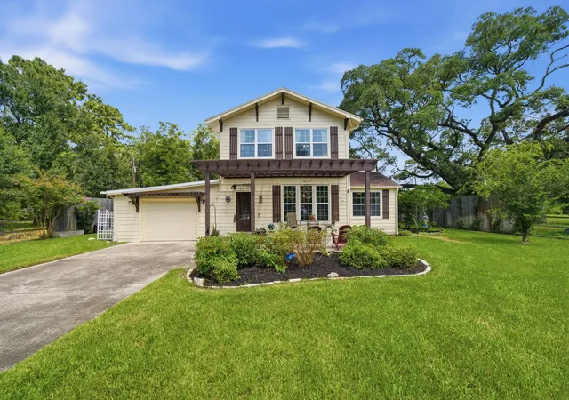 1st image of 5313 Palm Dr, Dickinson, TX 77539 | MLS# 86073509