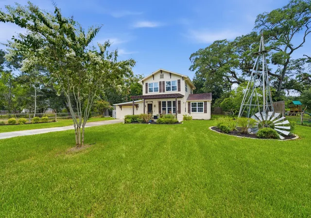 3rd image of 5313 Palm Dr, Dickinson, TX 77539 | MLS# 86073509