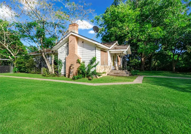 Photo 3 of Single family home for sale at 8725 Fm 524 Rd, Sweeny, TX 77480 | MLS# 50917936 | Listing updated on 2026-09-15