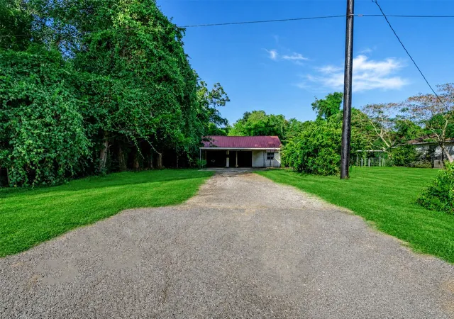 Photo 3 of Single family home for sale at 8725 Fm 524 Rd, Sweeny, TX 77480 | MLS# 50917936 | Listing updated on 2026-09-15