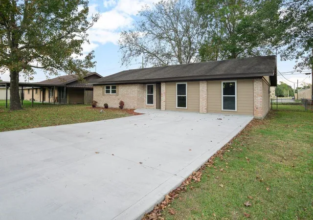 1st image of 1347 E Palm Dr, Winnie, TX 77665 | MLS# 27986938
