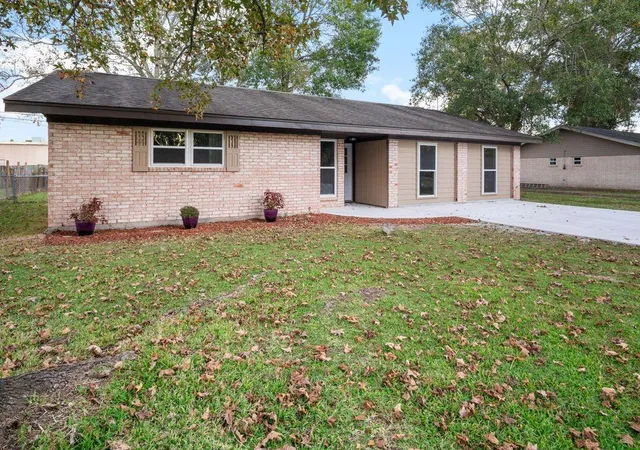 2nd image of 1347 E Palm Dr, Winnie, TX 77665 | MLS# 27986938