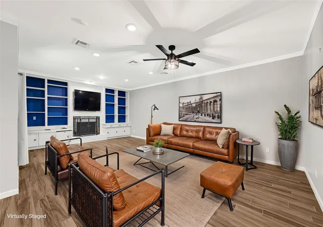 Photo 3 of Townhouse for sale at 425 E Fair Harbor Ln, Houston, TX 77079 | MLS# 76840841 | Listing updated on 2026-09-08