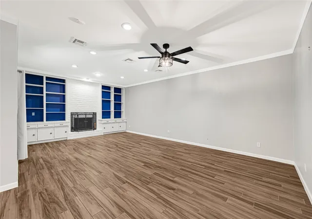 Photo 3 of Townhouse for sale at 425 E Fair Harbor Ln, Houston, TX 77079 | MLS# 76840841 | Listing updated on 2026-09-08