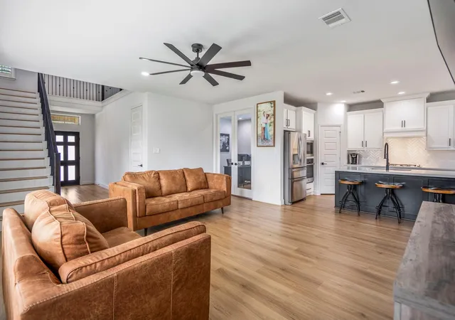 Photo 2 of Single family home for sale at 304 Mullins Ct, Montgomery, TX 77316 | MLS# 12001704 | Listing updated on 2026-09-15