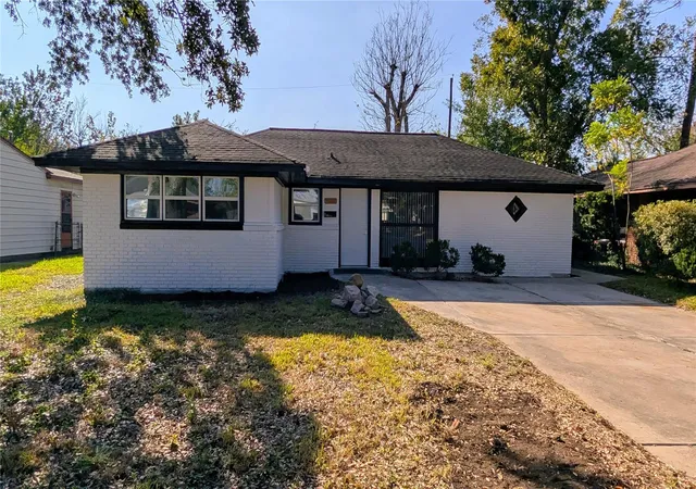 3rd image of 4122 Botany Ln, Houston, TX 77047 | MLS# 98935258