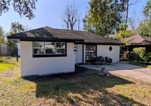 4th image of 4122 Botany Ln, Houston, TX 77047 | MLS# 98935258