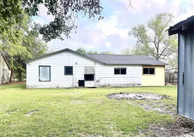 Homes for sale in Winnie, TX | 307 E Walnut Ave, Winnie, TX 77665 | MLS# 11177346