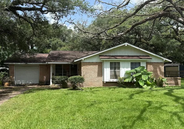 Photo 1 of Single family home for sale at 332 County Rd 698a, Angleton, TX 77515 | MLS# 39238038 | Listing updated on 2026-07-20