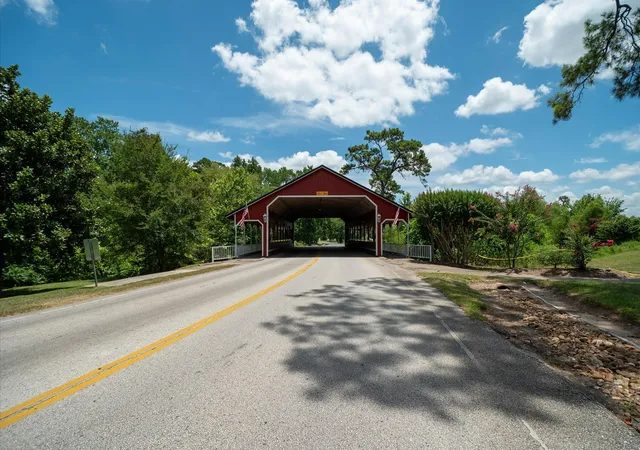 Homes for sale in Conroe, TX | 61 River Plantation Dr, Conroe, TX 77302 | MLS# 20122023