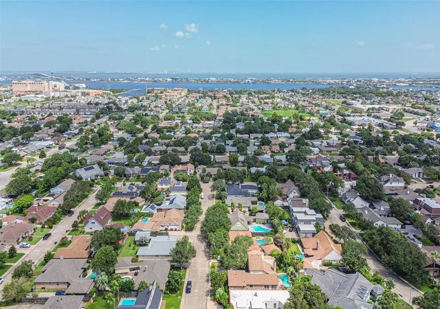 45th image of 6 Park Ln, Galveston, TX 77551 | MLS# 14360904