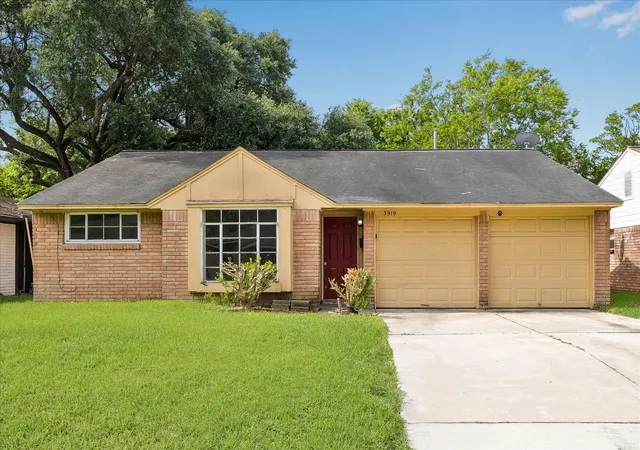 Photo 1 of Single family home for sale at 3919 Heatherbrook Dr, Houston, TX 77045 | MLS# 68336548 | Listing updated on 2026-09-02