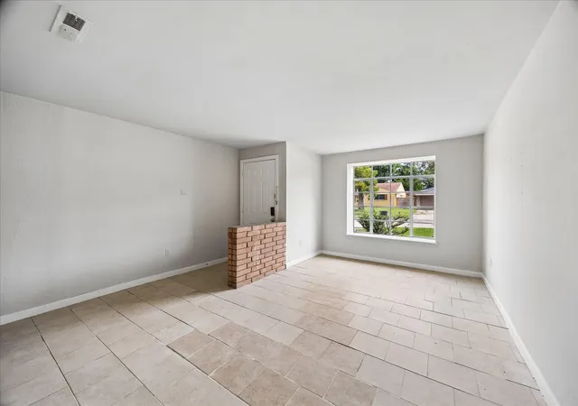 Photo 2 of Single family home for sale at 3919 Heatherbrook Dr, Houston, TX 77045 | MLS# 68336548 | Listing updated on 2026-09-02