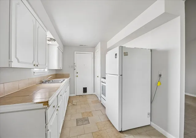Photo 3 of Single family home for sale at 3919 Heatherbrook Dr, Houston, TX 77045 | MLS# 68336548 | Listing updated on 2026-09-02