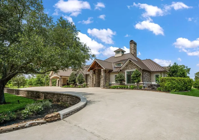 2nd image of 5106 Bayou Blvd, Baytown, TX 77521 | MLS# 98050335