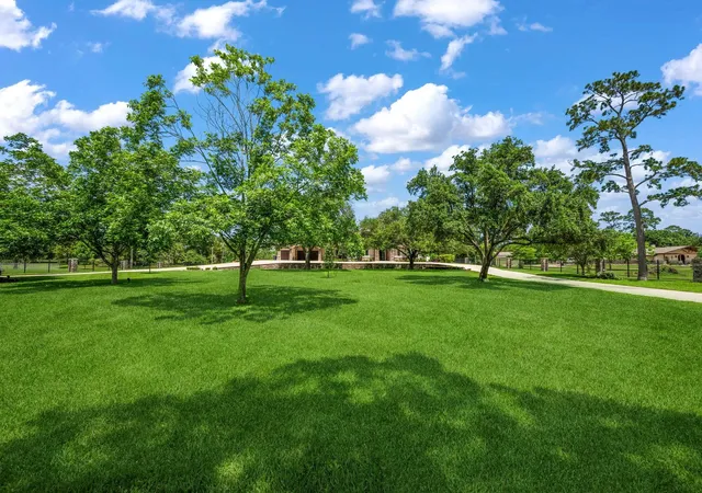 3rd image of 5106 Bayou Blvd, Baytown, TX 77521 | MLS# 98050335