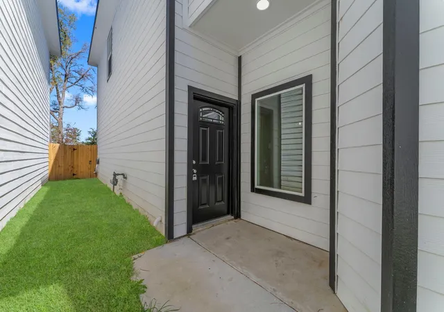 3rd image of 8151 Crestview Dr, Houston, TX 77028 | MLS# 80175173