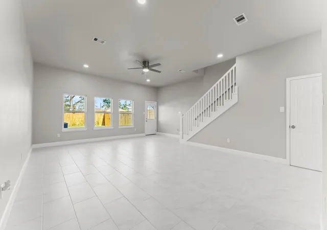 5th image of 8151 Crestview Dr, Houston, TX 77028 | MLS# 80175173
