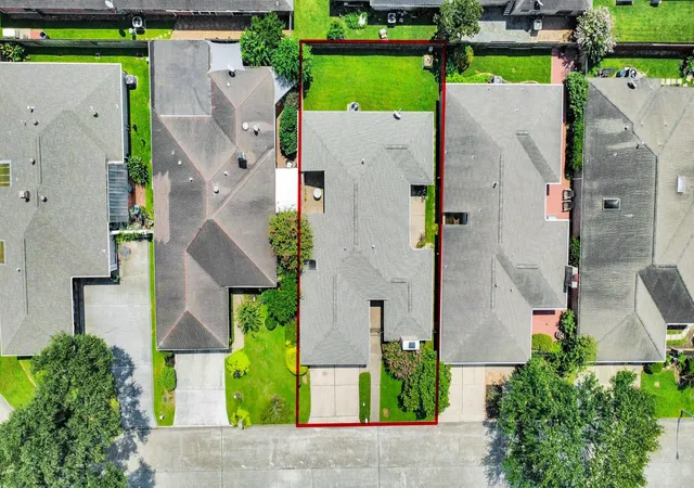 Photo 2 of Sale Pending at 6523 Oakland Hills Dr, Houston, TX 77069 | MLS# 97078772 | Listing updated on 2026-09-12