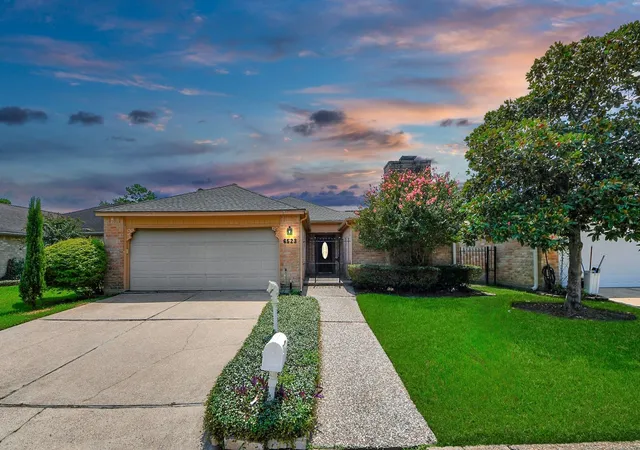 Photo 3 of Sale Pending at 6523 Oakland Hills Dr, Houston, TX 77069 | MLS# 97078772 | Listing updated on 2026-09-12