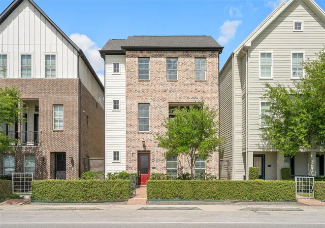 Photo 1 of Single family home for sale at 8668 Emnora Ln, Houston, TX 77080 | MLS# 86371748 | Listing updated on 2026-09-11