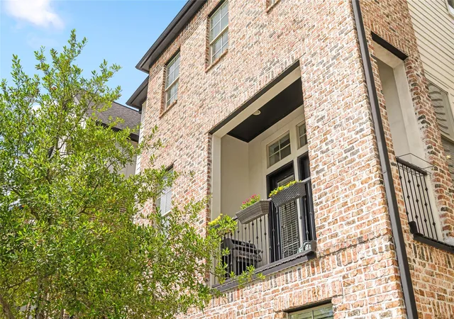 Photo 3 of Single family home for sale at 8668 Emnora Ln, Houston, TX 77080 | MLS# 86371748 | Listing updated on 2026-09-11