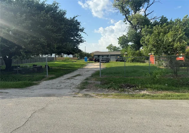 2nd image of 763 Junell St, Houston, TX 77088 | MLS# 62079025