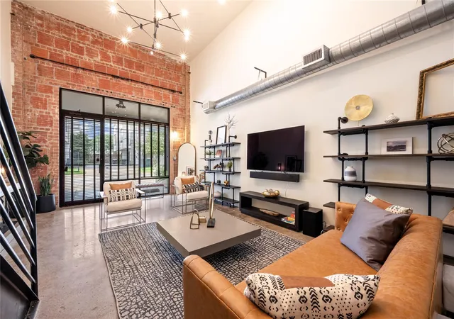 Photo 1 of Condo for sale at 1601 W Webster St #7, Houston, TX 77019 | MLS# 61166399 | Listing updated on 2026-09-13